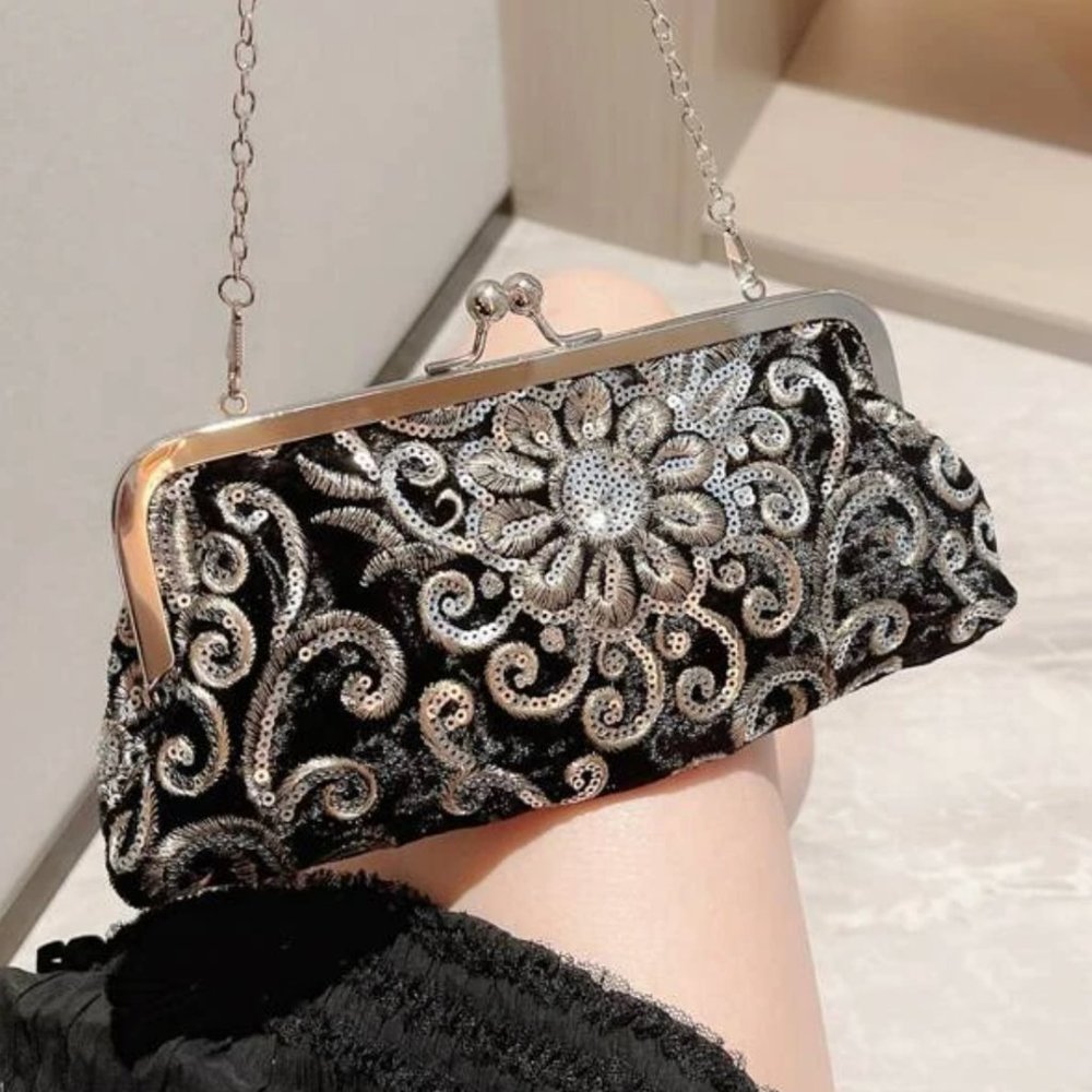 Vintage Style Silver Sequin Evening Bag - Picture 4 of 6